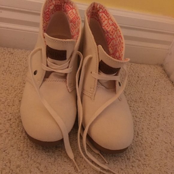 Mad Love Shoes - MadLove wedge canvas 10 like new